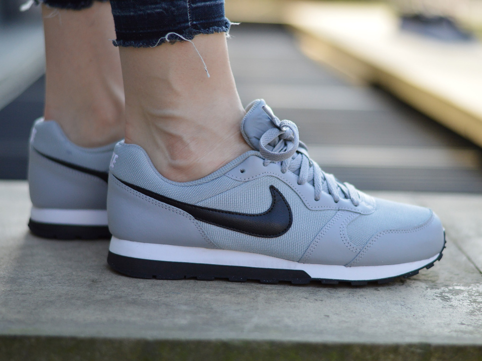 Nike MD Runner 2 GS 807316 003 BUTY NIKE MD RUNNER 2 (GS) 807316 004